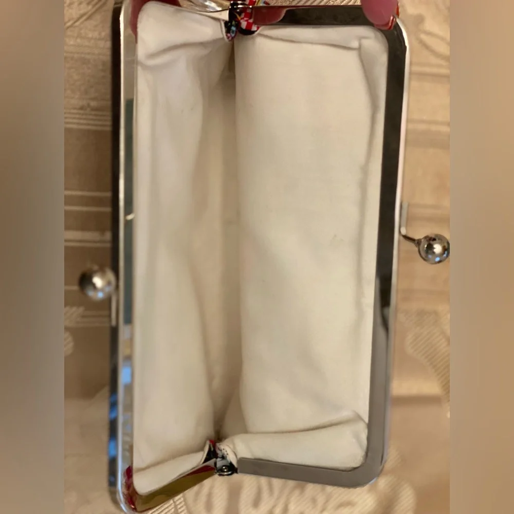 Makeup pouch
